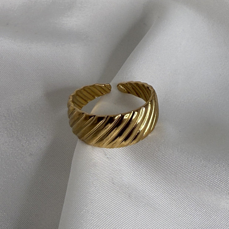 Wave Gold Ring