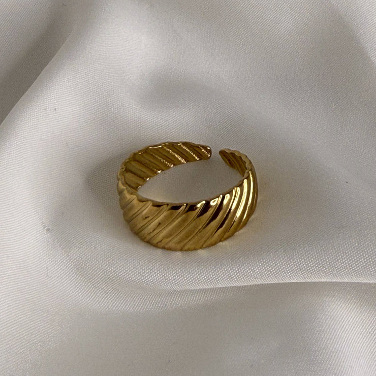 Wave Gold Ring