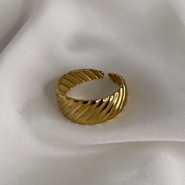 Wave Gold Ring
