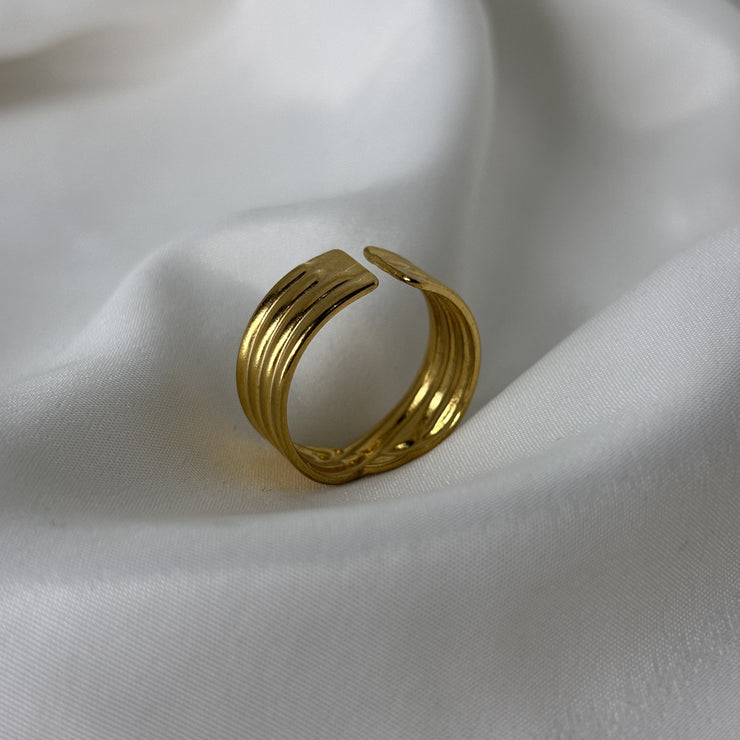 Dolyn Gold Ring