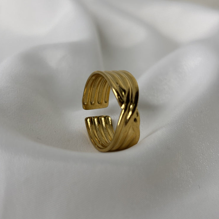 Dolyn Gold Ring