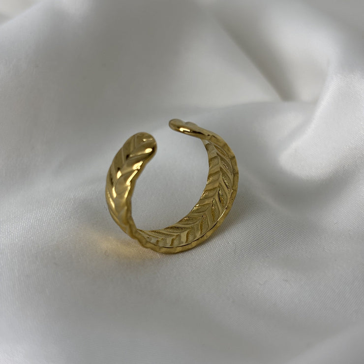 Cheri Leaf Ring