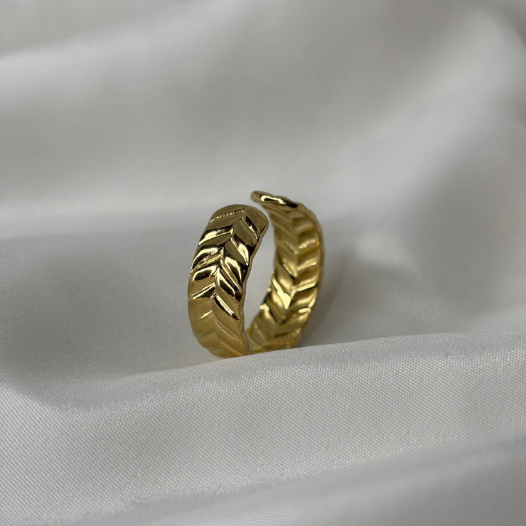 Cheri Leaf Ring