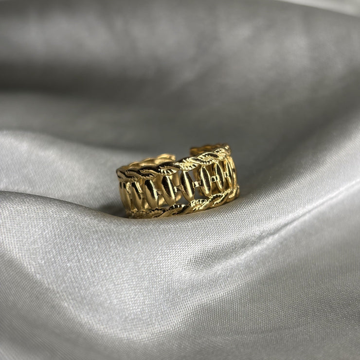 Fuero Gold Ring