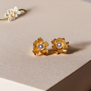 Pearl in Flower Earrings
