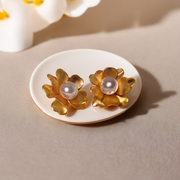 Pearl in Flower Earrings