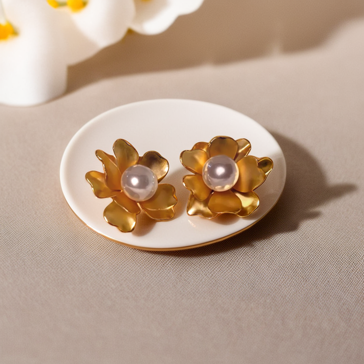 Pearl in Flower Earrings