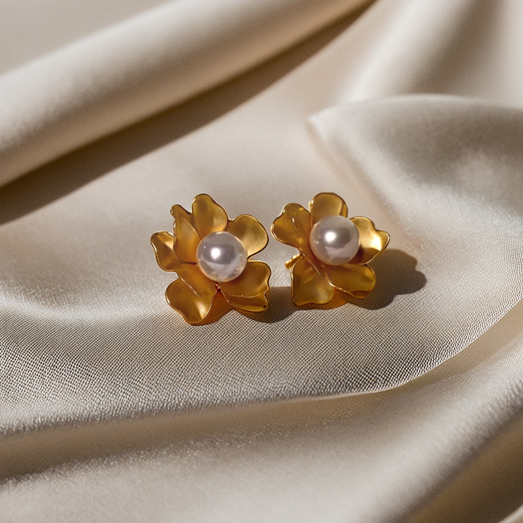 Pearl in Flower Earrings